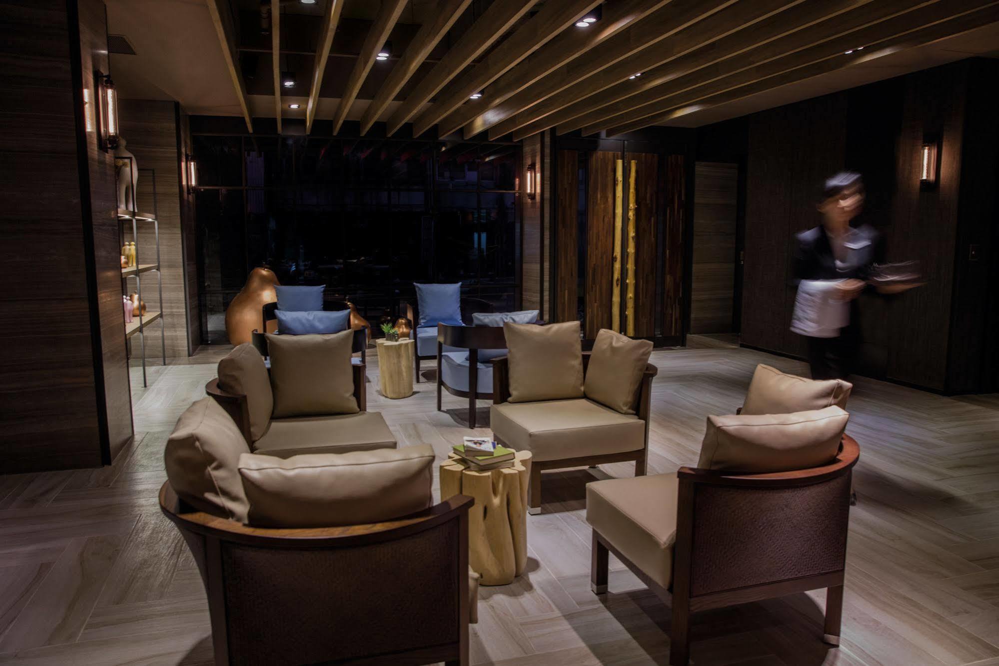 Changyu Hotel Tainan Extérieur photo