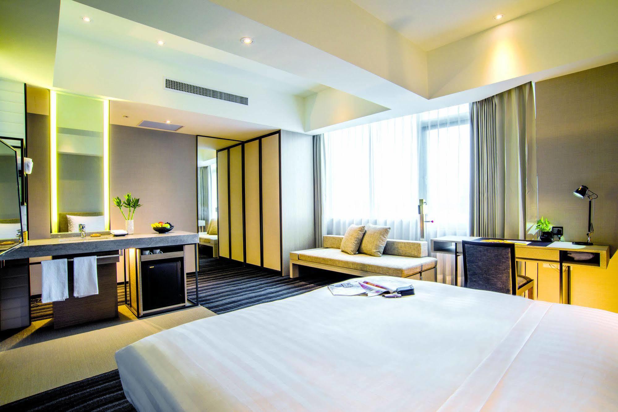 Changyu Hotel Tainan Extérieur photo